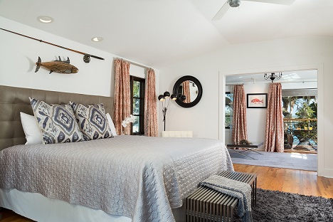 blackDolphin_room_2